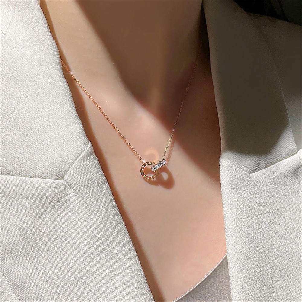 Kalung Rantai Klavikula Bahan Baja Titanium Aksen Zirkon Bentuk Bulat Angka Romawi Untuk Wanita