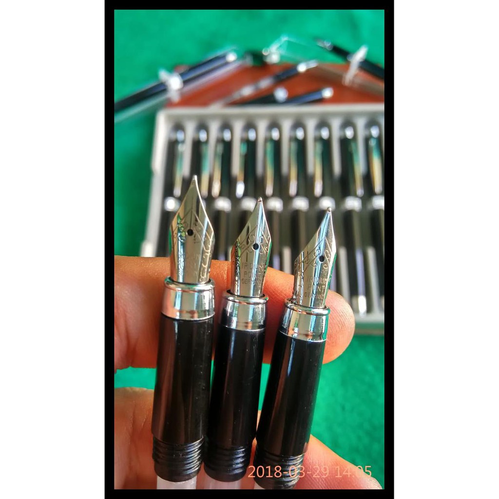 

BAYAR DITEMPAT FOUNTAIN PEN IRIDIUM POINT GERMANY A.8 BLACK NIB MEDIUM. ITALIC.PENA T KODE 693