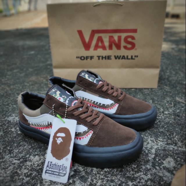 Sepatu Sneakers Pria Vans Old Skool Bape Shark Camo BNIB