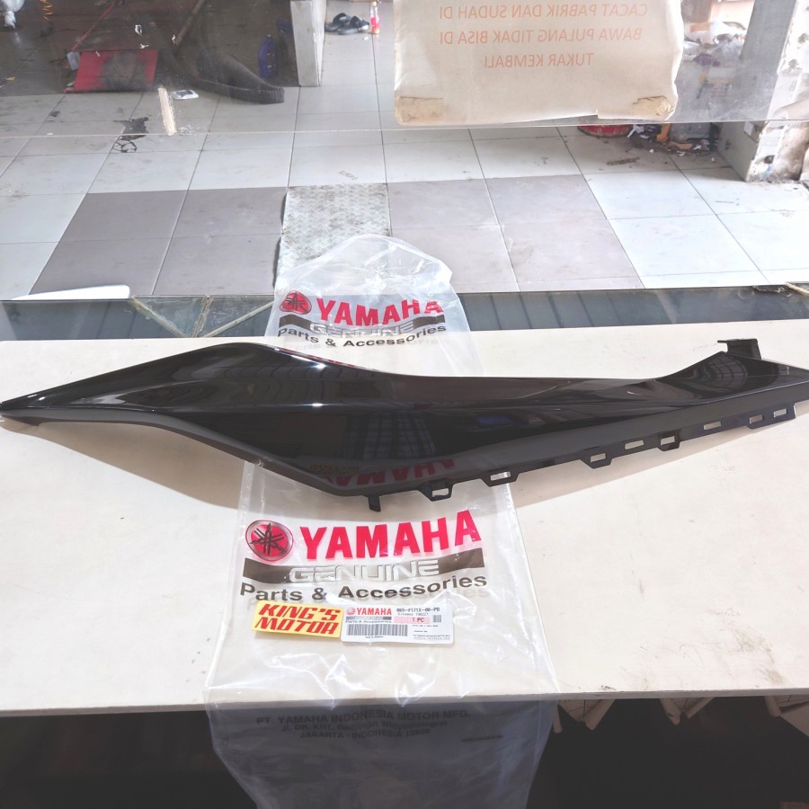 COVER BODY AEROX HITAM GLITTER KANAN. B65. PB