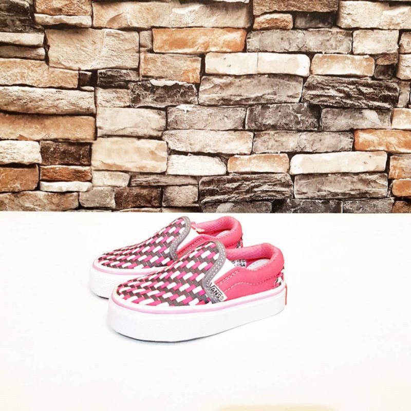 VANS SLIP ON SEPATU SNEAKERS ANAK PEREMPUAN CEWE UMUR 1 SAMPAI 6 TAHUN CASUAL DAN BERKUALITAS