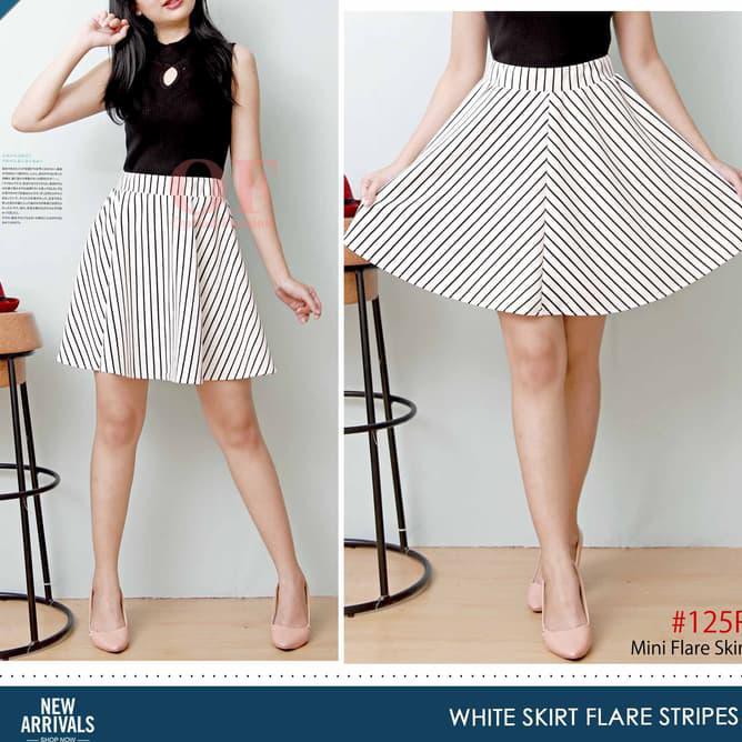 1u7p rok flare pendek motif salur / rok salur ecwv