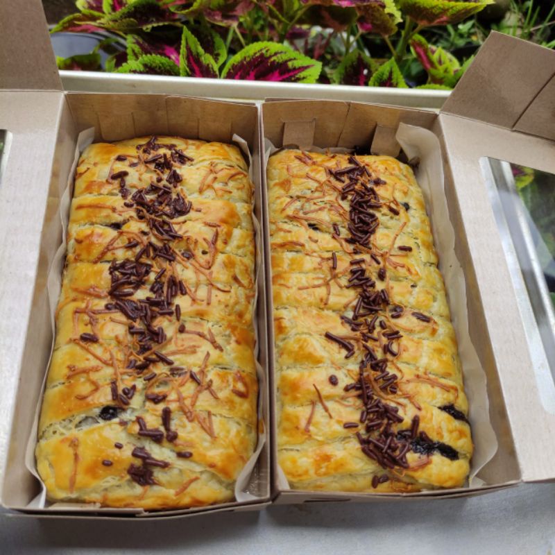 

Sekar_Shop07 Banana Strudel Chocban Choco Banana Strudel Chococheese Bolen Pisang Coklat Keju Pastry