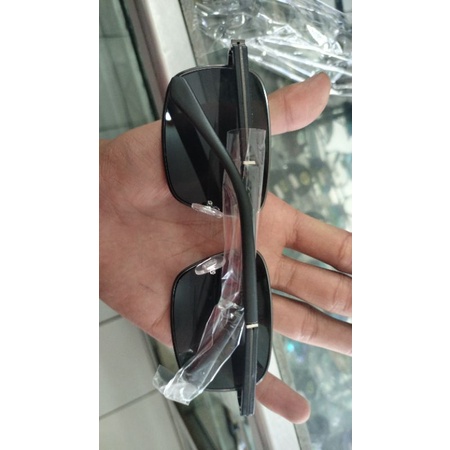 kacamata gaya pria hitam