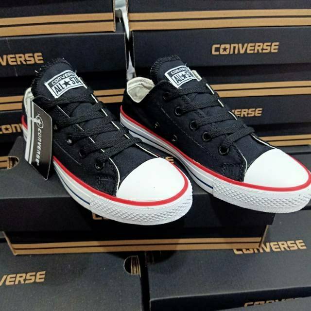 sepatu sneakers hitam list merah biru