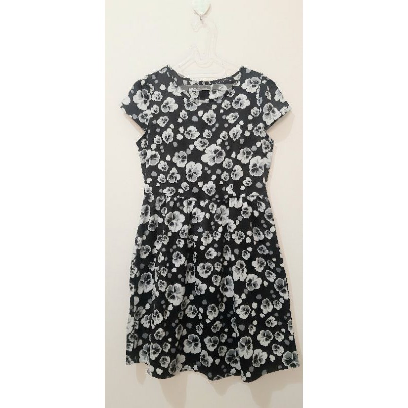 Preloved Dress SIMPLICITY