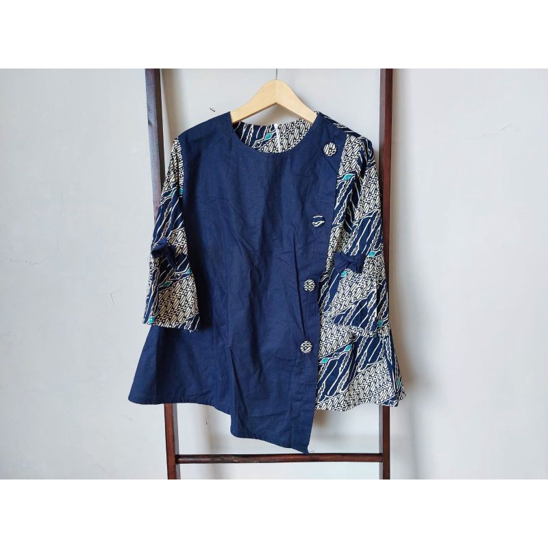 Baju Batik Biru Putih