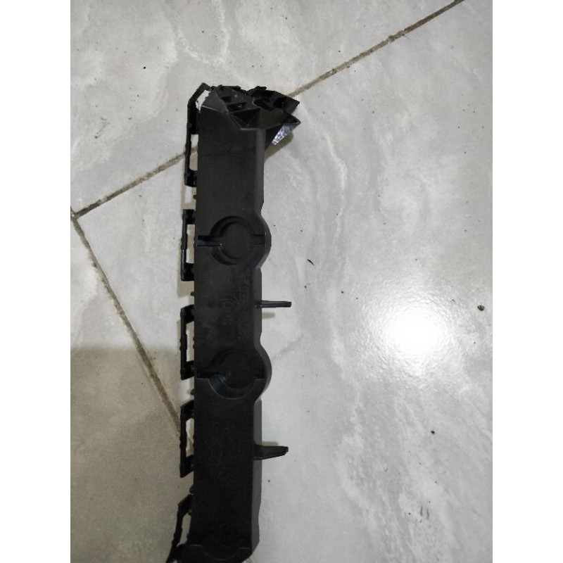 Breket bemper Calya sigra belakang bagian atas satuan