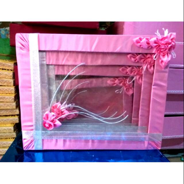 

Kotak hantaran / kotak seserahan / box hantaran model list pita 1 set warna pink