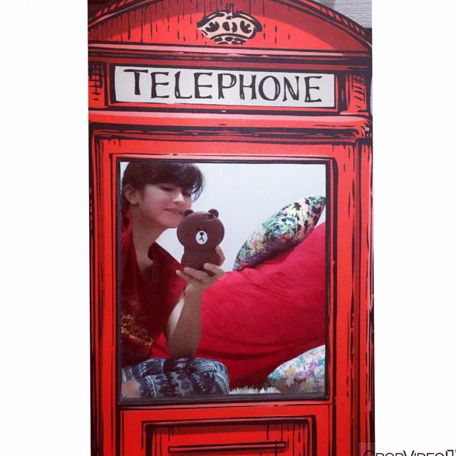 Cermin Dinding - Red Telephone Hanging Mirror