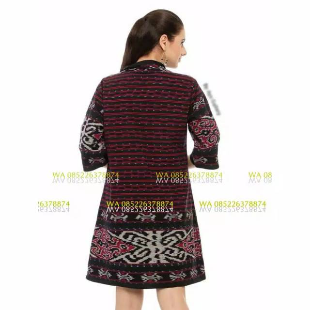 Dres tenun motif kalimantan