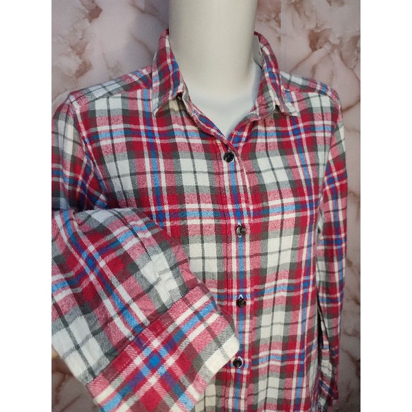 KEMEJA KOTAK-KOTAK/PRELOVED/KEMEJA WANITA/ATASAN WANITA/HEM WANITA/KEMEJA  UNIQLO