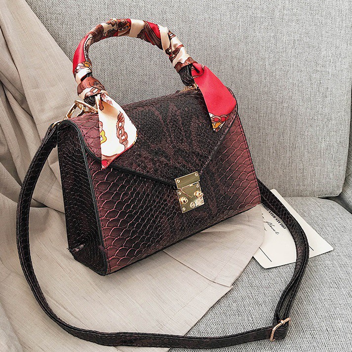 JK 1KG MUAT 2PCS TAS 685 SELEMPANG IMPORT MOTIF SNAKE FREE SYAL