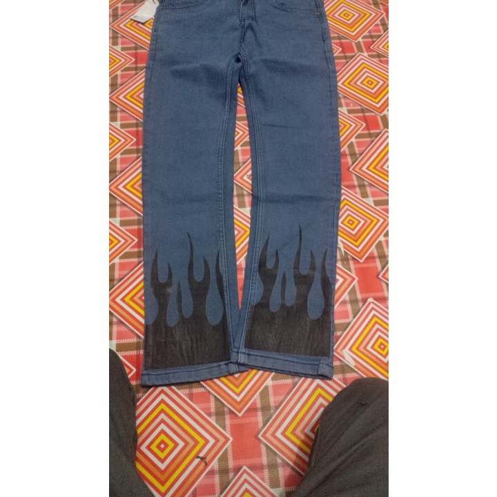 Celana Jeans Pria printed Light Blue Original The Outfit /  Celana jeans printed motif fire straight / Celana jeans fire