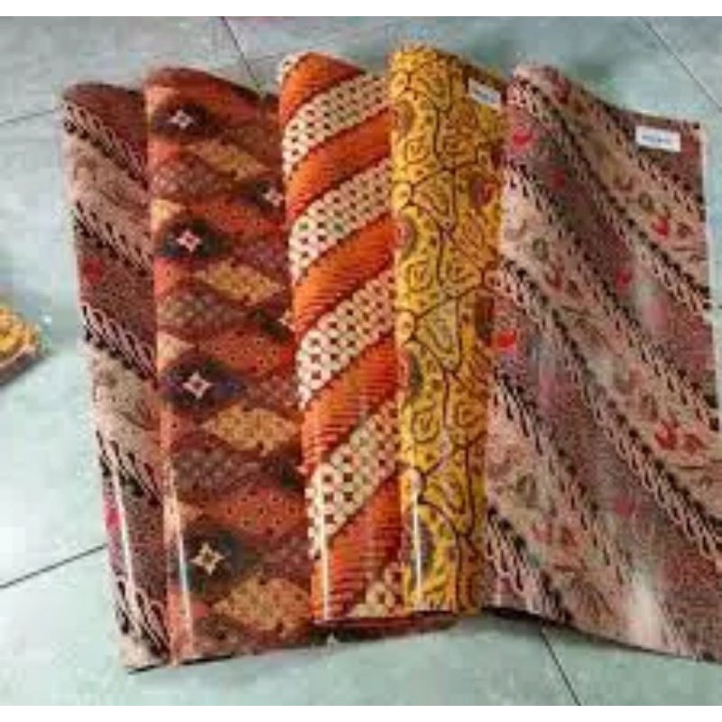 

Kertas Kado Motif Batik