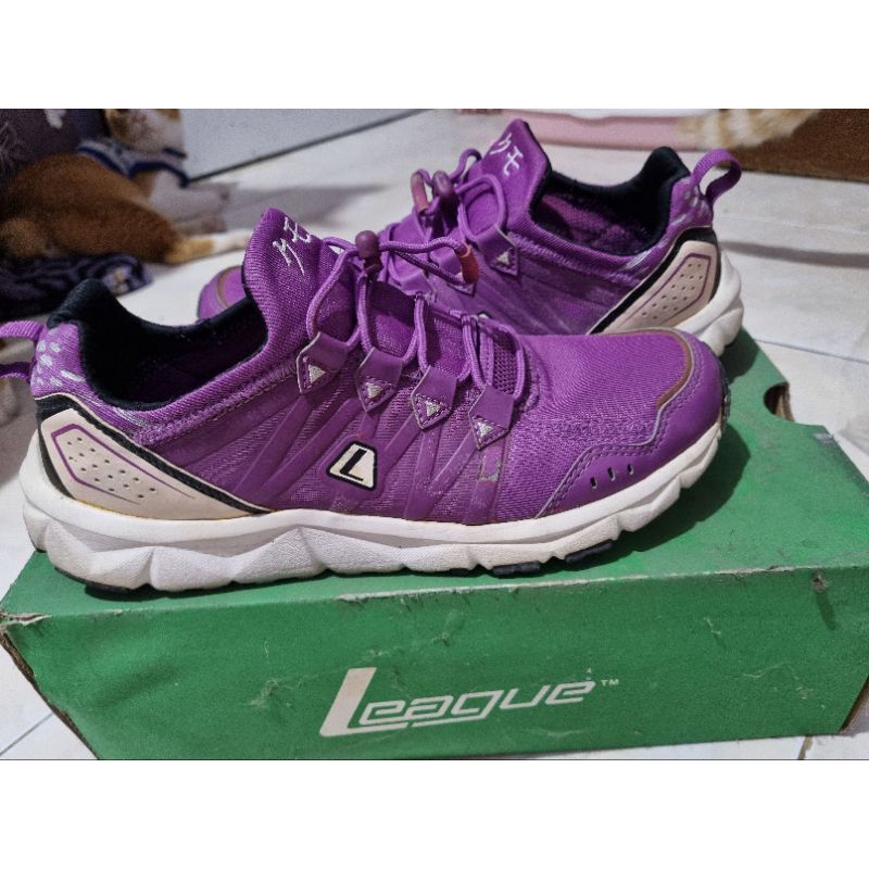 Thrift 70ribuan Running Shoes LEAGUE ORI