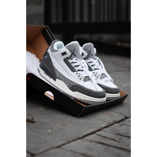 Sepatu Nike Jordan 3 Kaws