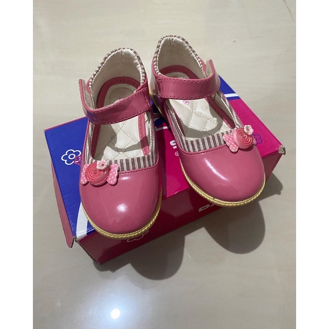 Sepatu Anak DANS