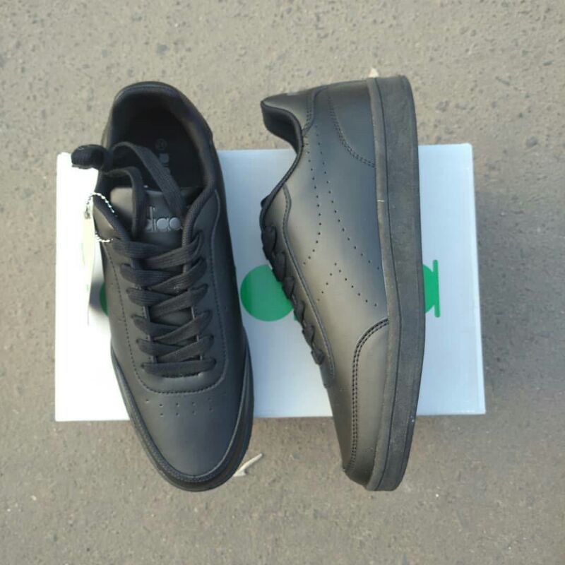 Diadora givano "mono black"