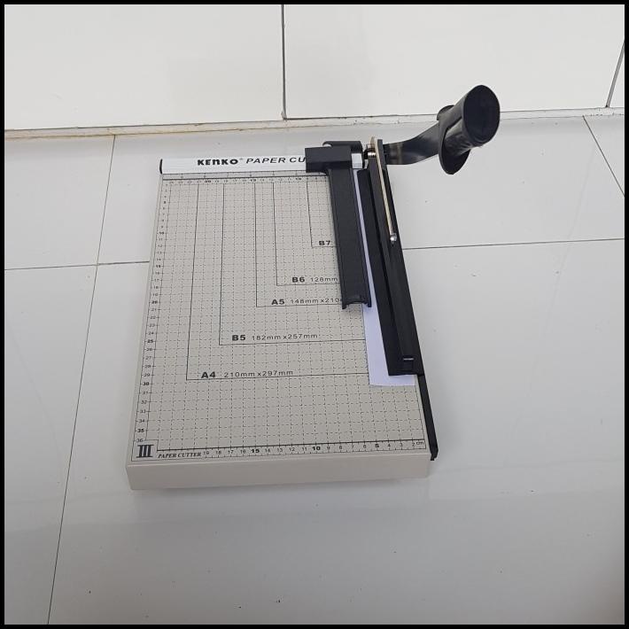 

Pemotong Kertas Kenko F4 Paper Cutter