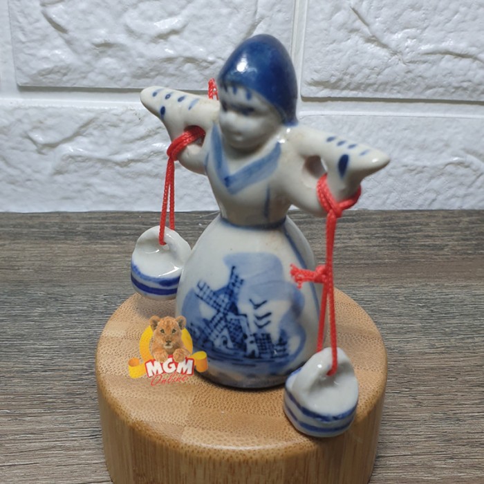 oleh2 dari belanda - Dutch milk maid ceramic display pajangan HOLLAND