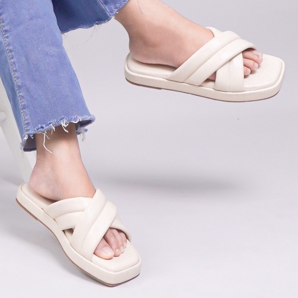 LAPEPA YUK - Sandal Wanita Teplek BELLA Sendal Cewek Platform Wedges Kondangan Hak Tinggi  2cm Model Silang 2 Size 36 37 38 39 40 Jalan Casual Santai Slop Warna CREAM Soft Selop Premium Citayem Fashion Original Kekinian Terbaru Shoes Mall Official Store