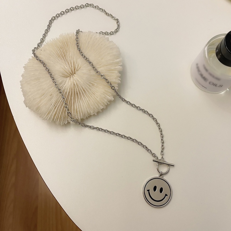 Kalung Rantai Dengan Liontin Smiley Face Gaya Hip hop Punk Untuk Wanita