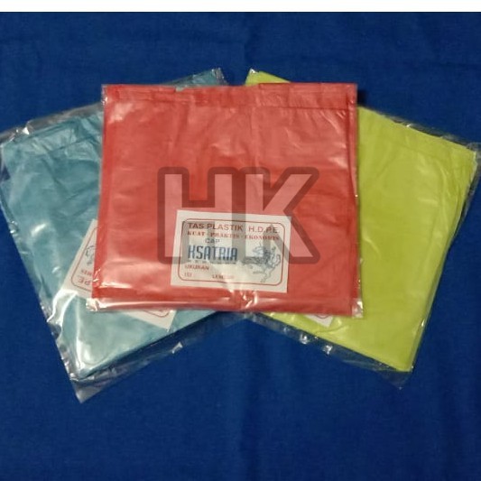 Plastik Kresek Warna Warni Merk Ksatria Uk Kecil ( 15 ) / 1 pack