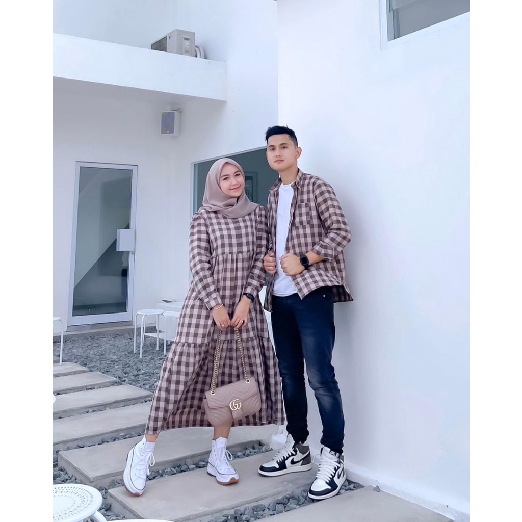 Raya Couple Gamis Remaja l Set Baju CP Katun Kotak Premium Muslim Fashion Terlaris | Baju Setelan Couple One Set Dress Wanita Dan Kemeja Pria Muslim Lengan Panjang Terbaru | Baju Sepasang Pasangan Suami Istri Kekinian | Baju Gamis Couple Keluarga Lebaran