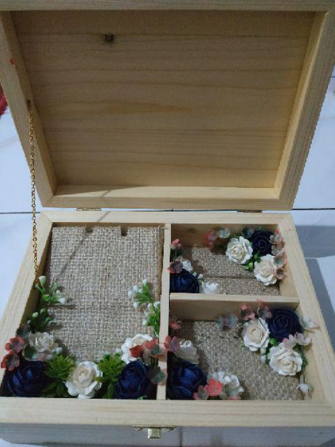 Tempat Perhiasan Cincin Mahar Kotak Perhiasan 3 Ruang