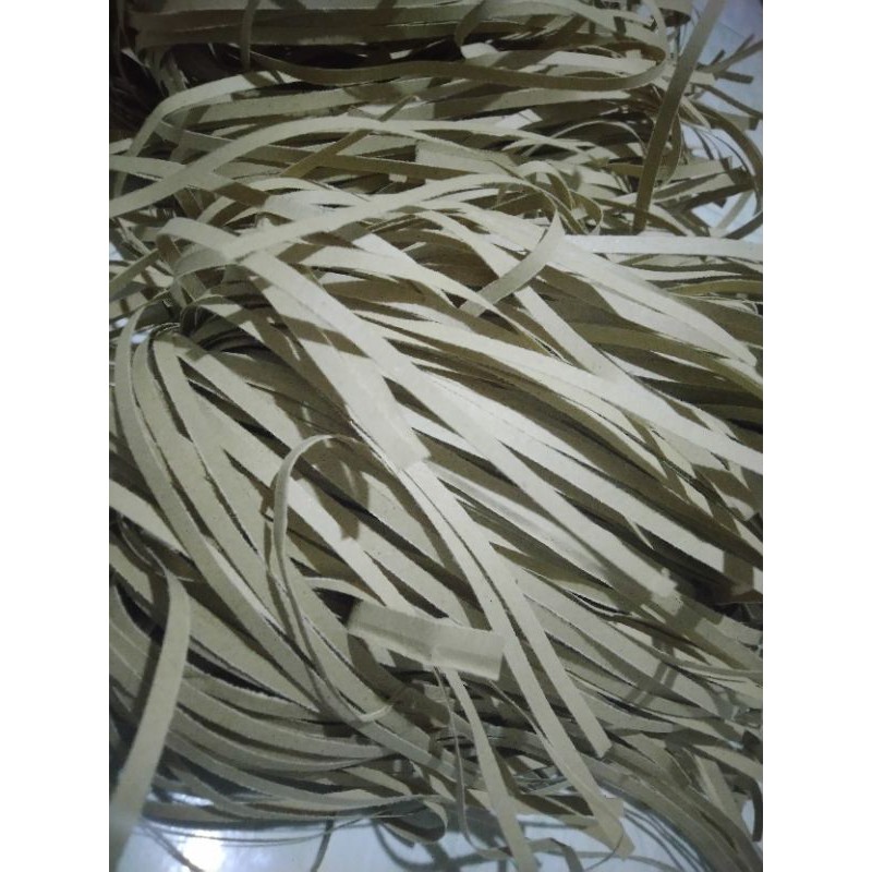 

100 gram kertas serut/kertas potong/paper shredder coklat untuk alas hampers (bahan kertas samson)