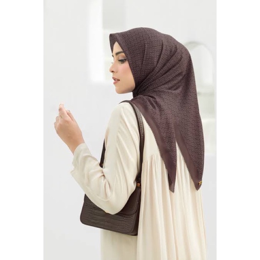 Buttonscarves Tapis Square Embos Black New With box