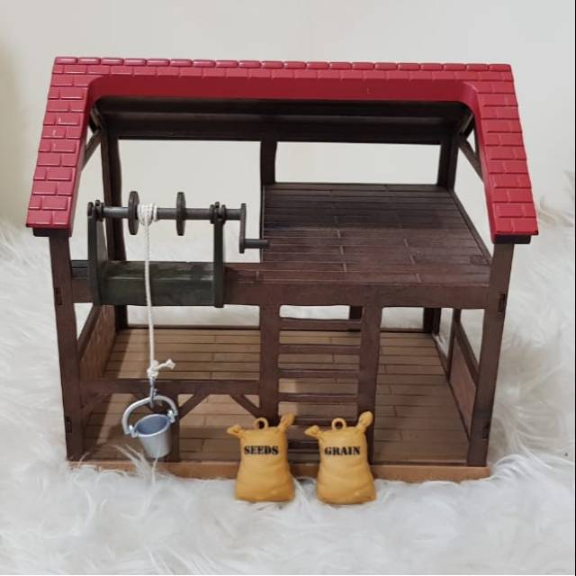 sylvanian barn + pig fam