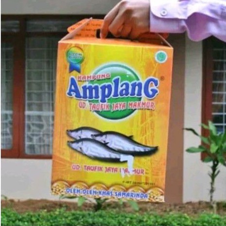 

Amplang Kuku Macam Ikan Belida Khas Samarinda