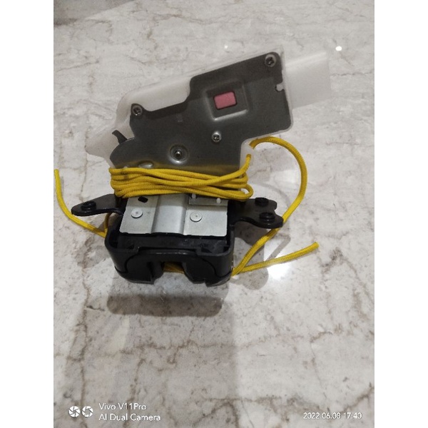 Doorlock Door Lock Bagasi Innova Reborn Venturer Soket 4 Pin Original