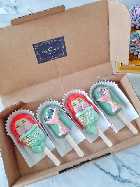 

Cake/cakesicles karakter (custom cake)
