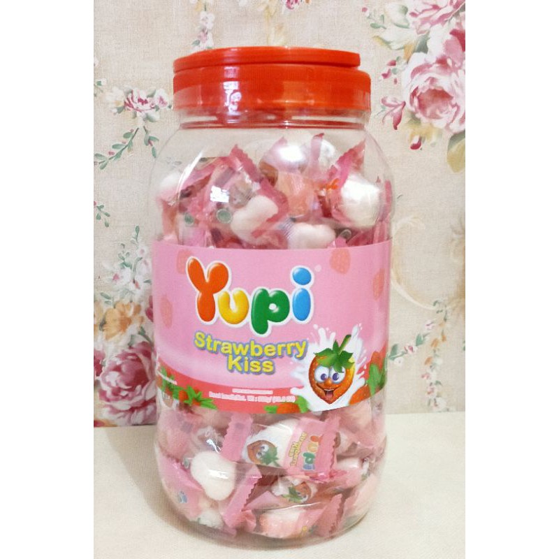 

Yupie Strawberry Kiss Jar