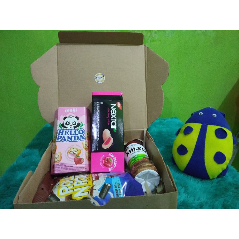 

Hampers Snack box