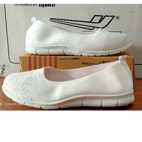 Sepatu wanita slip on putih locus