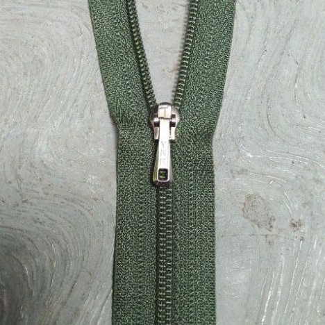 Resleting YKK 15 cm Hijau Lumut Tua