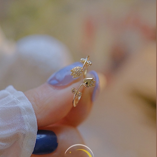 Cincin Motif Bunga Bahan Alloy Warna Emas Untuk Wanita