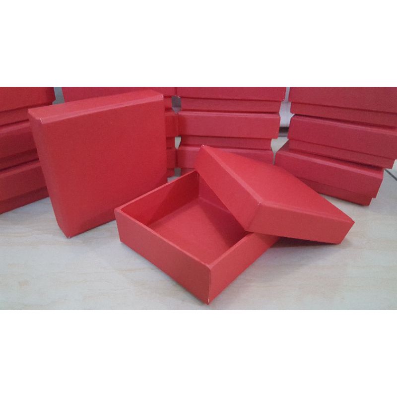 

kotak kado 8x8x3cm