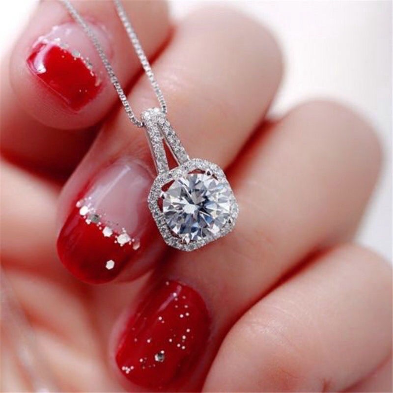 Kalung Wanita Gaya Korea dengan Liontin Crystal