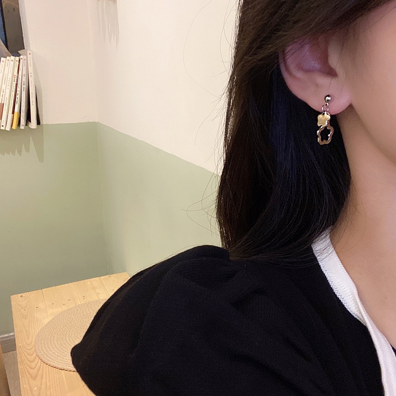 Anting Tusuk Motif Bunga Hollow Simple Untuk Wanita