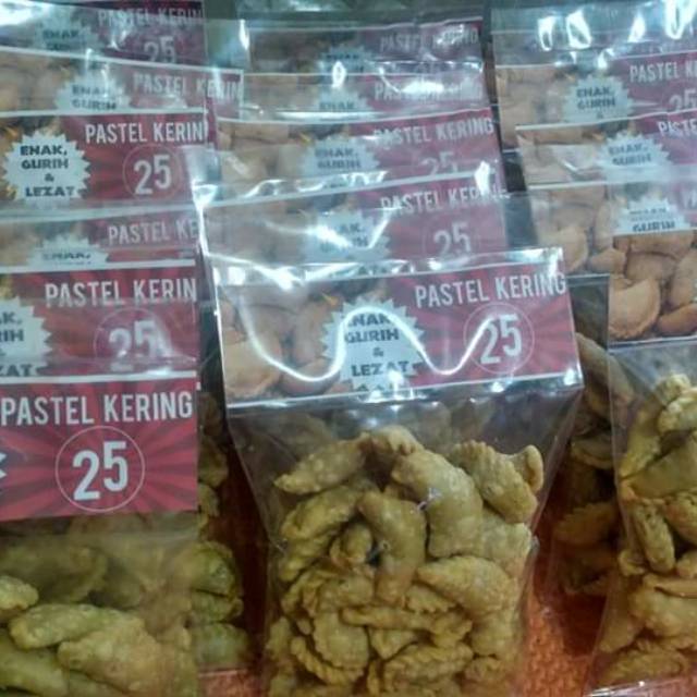 

Pastel ueenakkkk.....renyahhhh pastinyaaaa...cocok buat isi toples dirumah teman bersantaiiiiiiiiiii