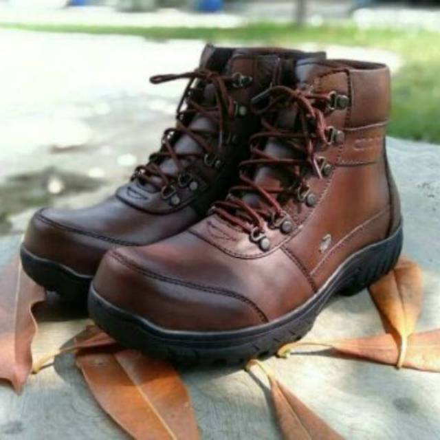 Sepatu boots sepaty pria bahan kulit asli model elegan