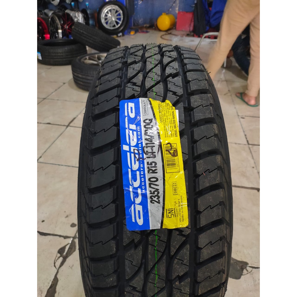 Ban Mobil Merk Accelera Omicron AT 235/75 Ring 15