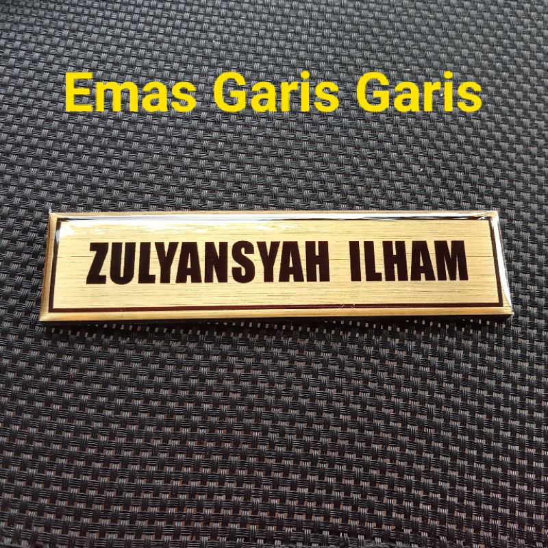 Name Tag Warna Emas Garis garis