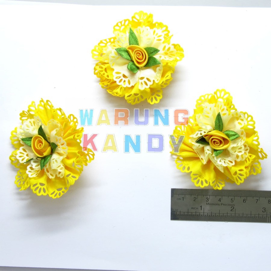Aplikasi Bunga Carlotte Kuning