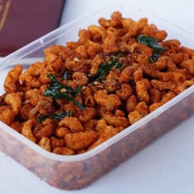 

Makaroni pipa pedas asin kemasan toples (ekstra bawang goreng dan daun jeruk)